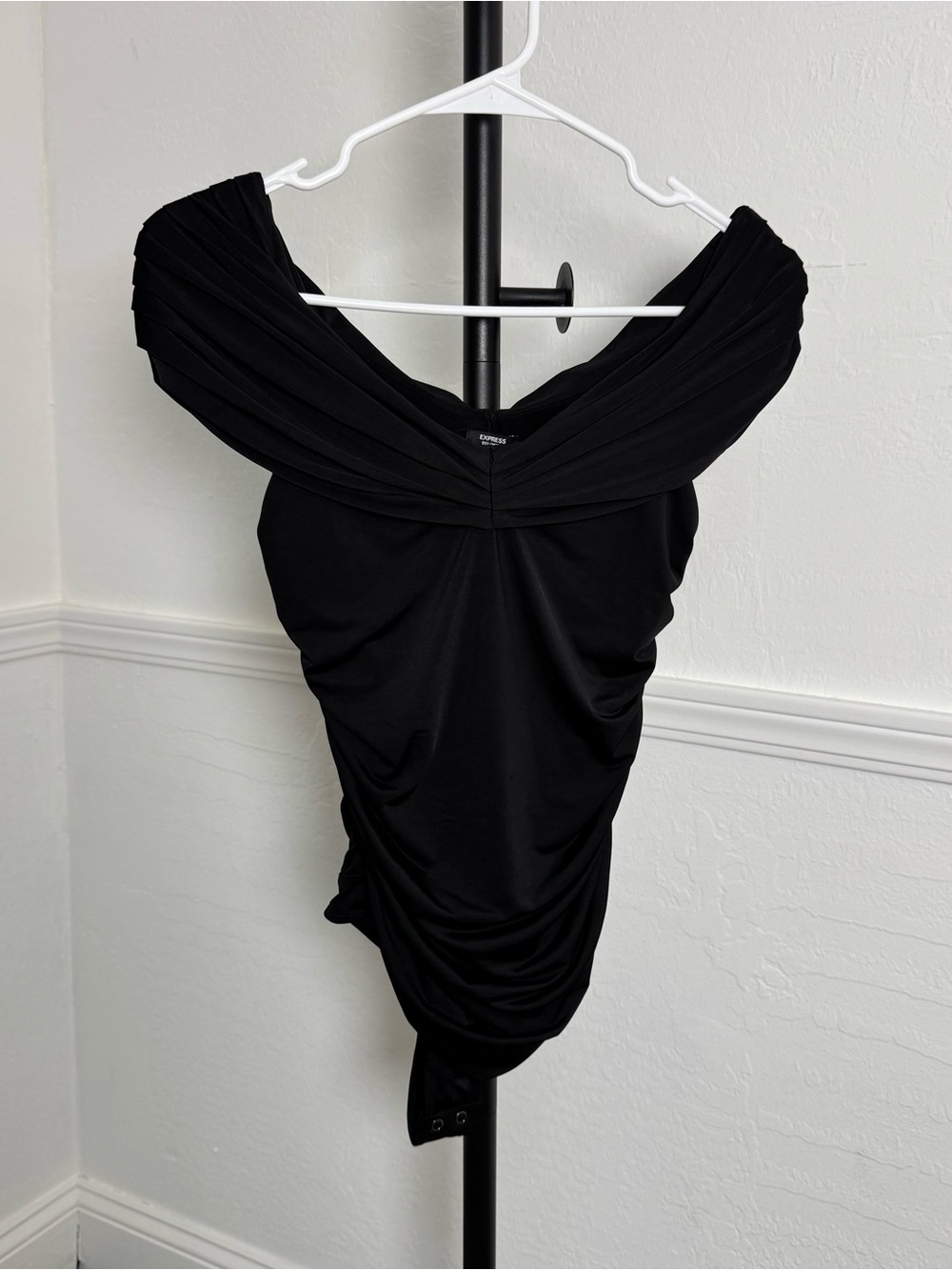 Express Body Contour Compression Silky Off Shoulder Ruched Bodysuit small black - Picture 6 of 9